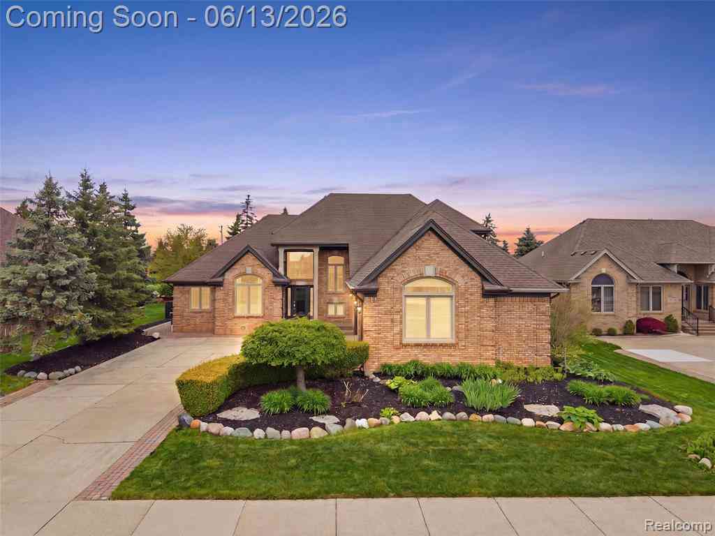 Homes For Sale - 16137 Darlene Drive <br/> Macomb County, Macomb, MI 48042