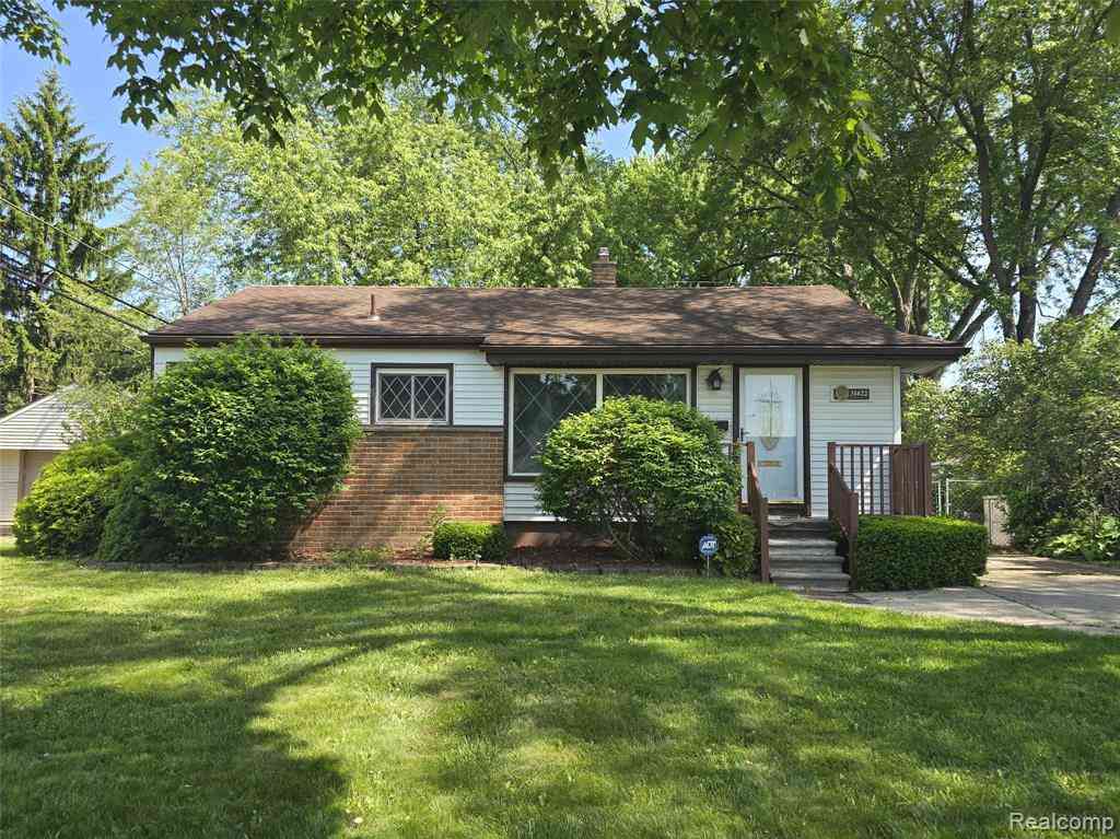 Homes For Sale - 31422 Hazelwood Street <br/> Westland, MI 48186
