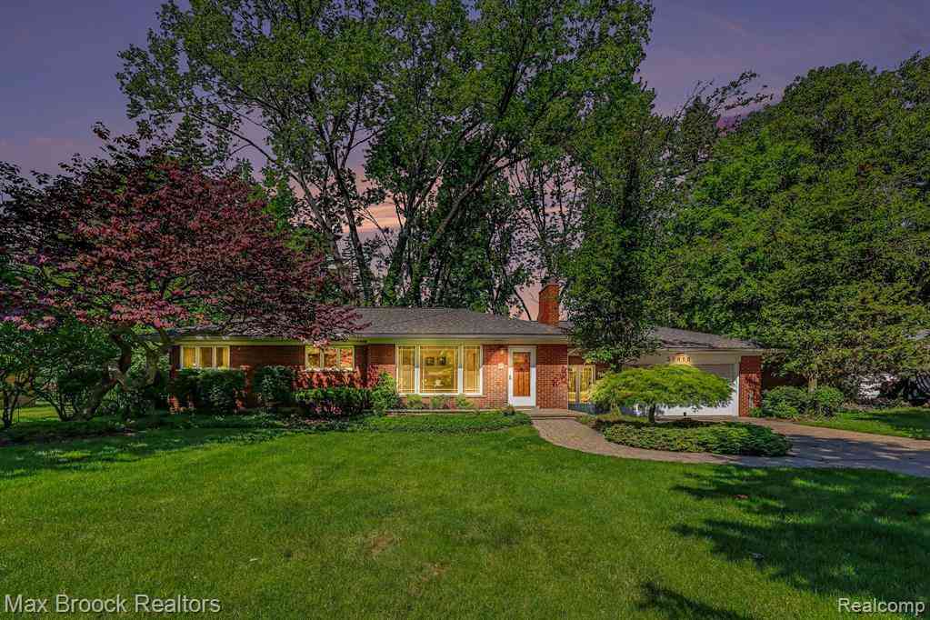 Homes For Sale - 30615 Longcrest Street <br/> Southfield, MI 48076