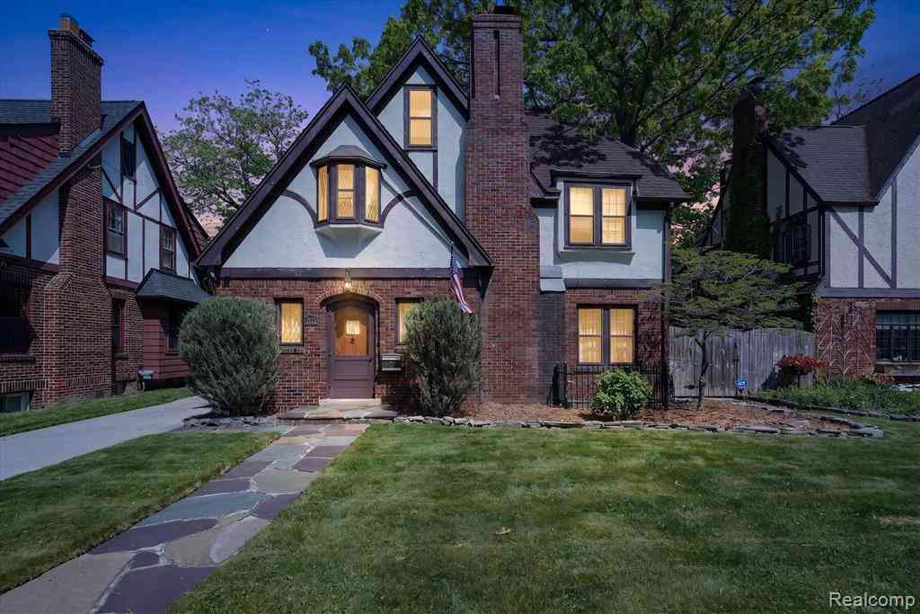 Homes For Sale - 1305 Blanchard Avenue <br/> Flint, MI 48503