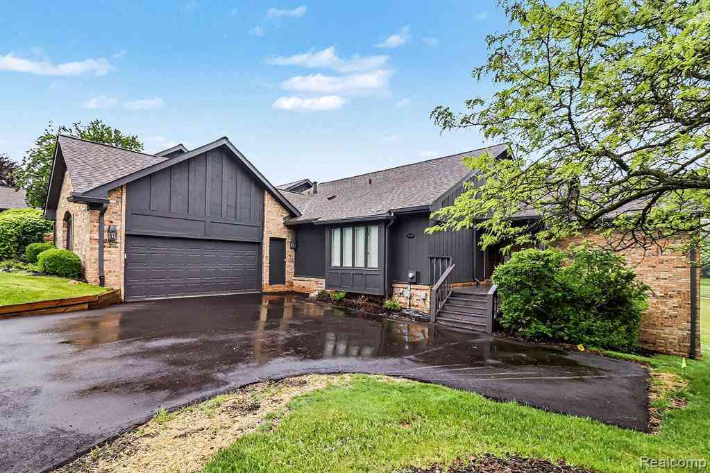 Condo For Sale - 1930 Pine Ridge Court <br/> Bloomfield Hills, MI 48302