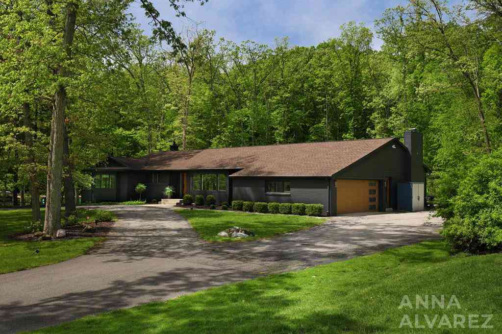 Homes For Sale - 7130 Oakbrook Street Se SE<br/> Grand Rapids, MI 49546