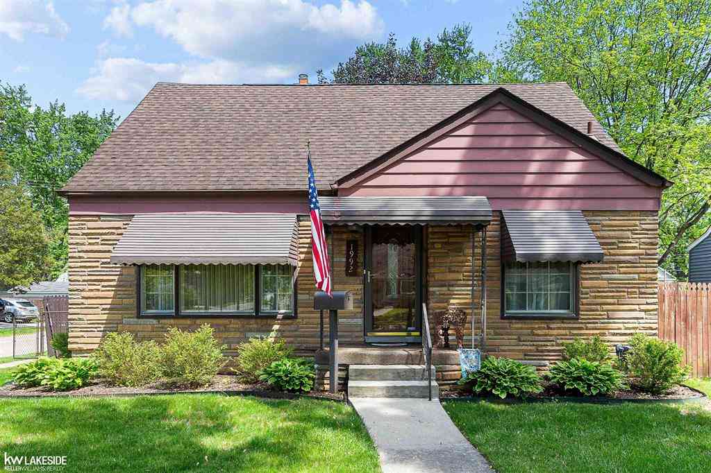 Homes For Sale - 1992 Thomas Avenue <br/> Oakland County, Berkley, MI 48072