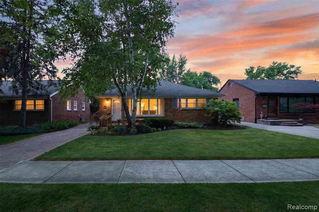 Homes For Sale - 2400 Derby Road <br/> Oakland County, Birmingham, MI 48009
