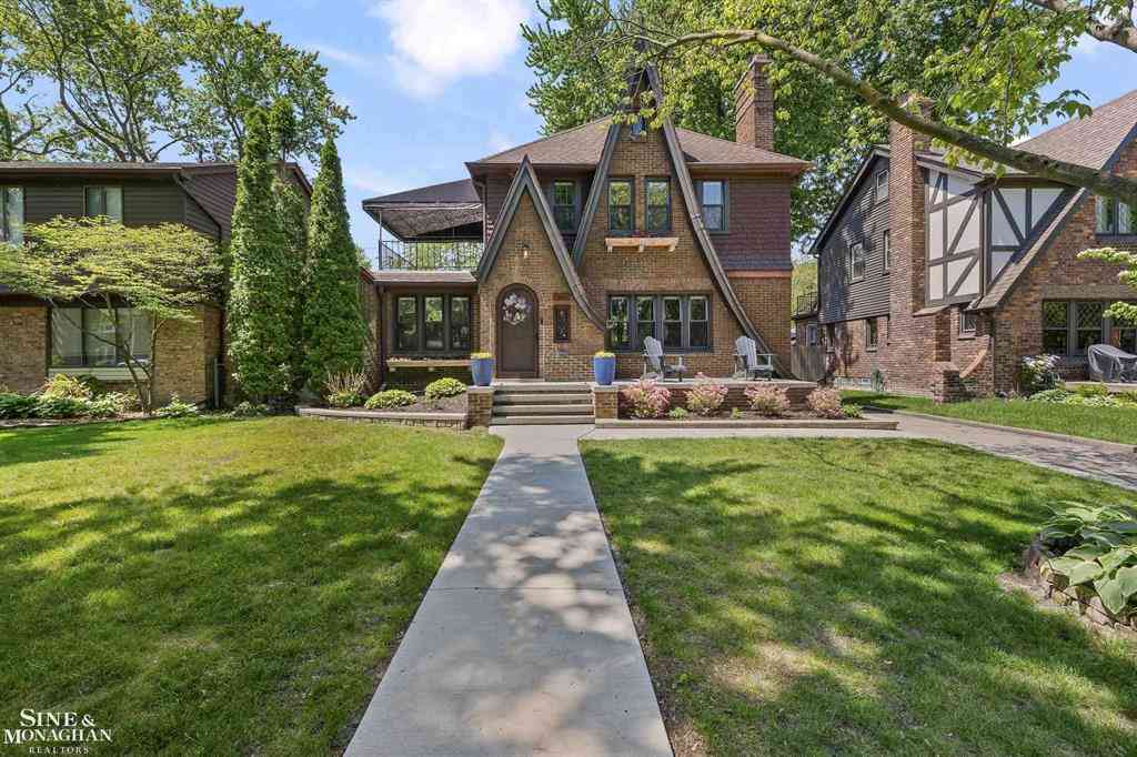 Homes For Sale - 1231 Grayton Street <br/> Grosse Pointe Park, MI 48230