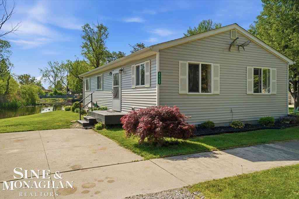 Homes For Sale - 2122 Michigan Street <br/> Algonac, MI 48001