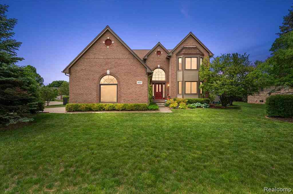 Homes For Sale - 48037 Lafayette Drive <br/> Macomb, MI 48044