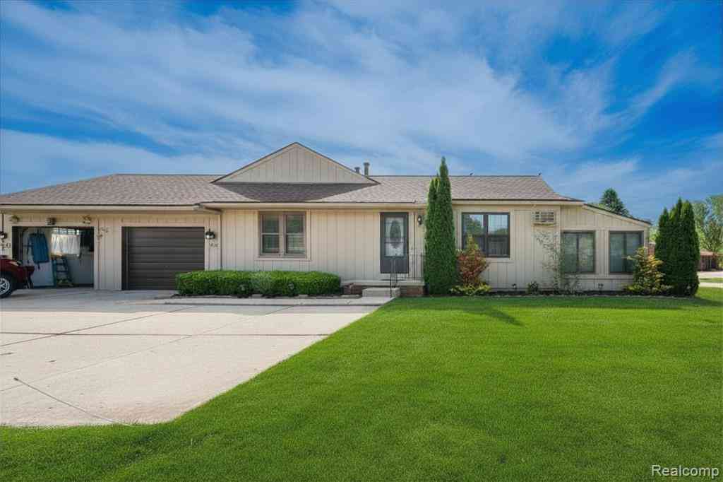 Condo For Sale - 11830 Shenandoah Drive  #4<br/> South Lyon, MI 48178