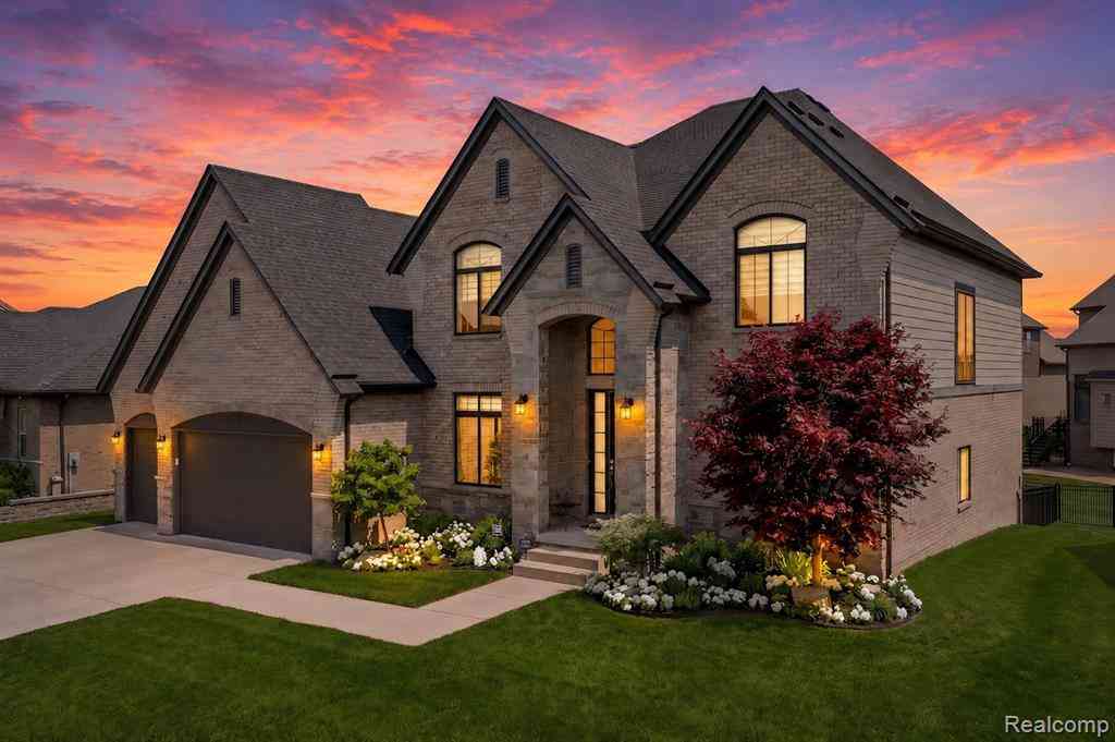 Homes For Sale - 21924 E Majestic Drive <br/> Macomb, MI 48044