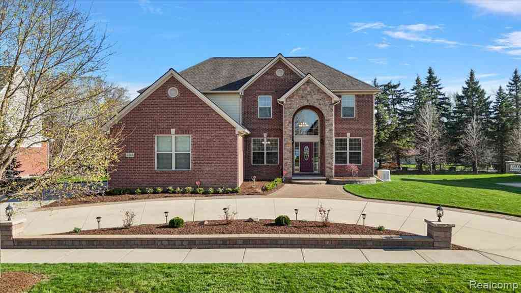 Homes For Sale - 4366 S Lake Lane <br/> Shelby Twp, MI 48316
