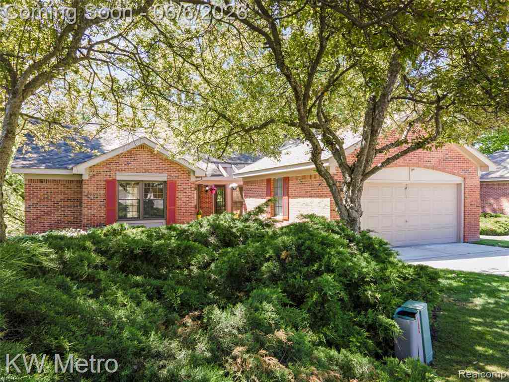 Condo For Sale - 7348 Meadowridge Circle <br/> West Bloomfield, MI 48322