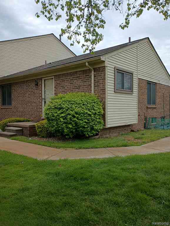 Condo For Sale - 48600 Sugarbush Road <br/> New Baltimore, MI 48047