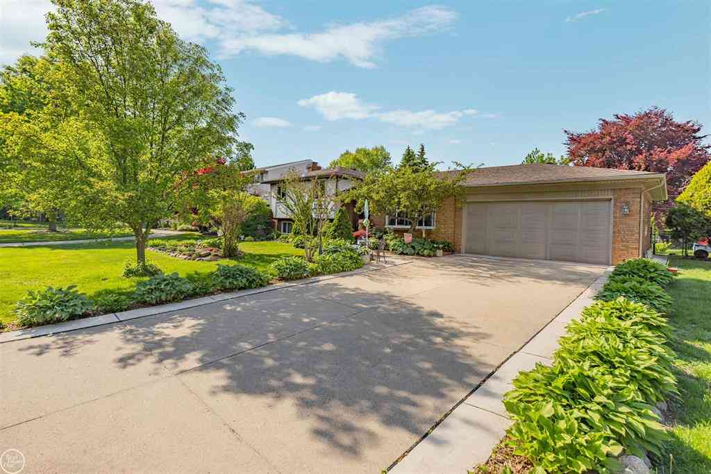 Homes For Sale - 28329 E Blom Drive <br/> Harrison Township, MI 48045