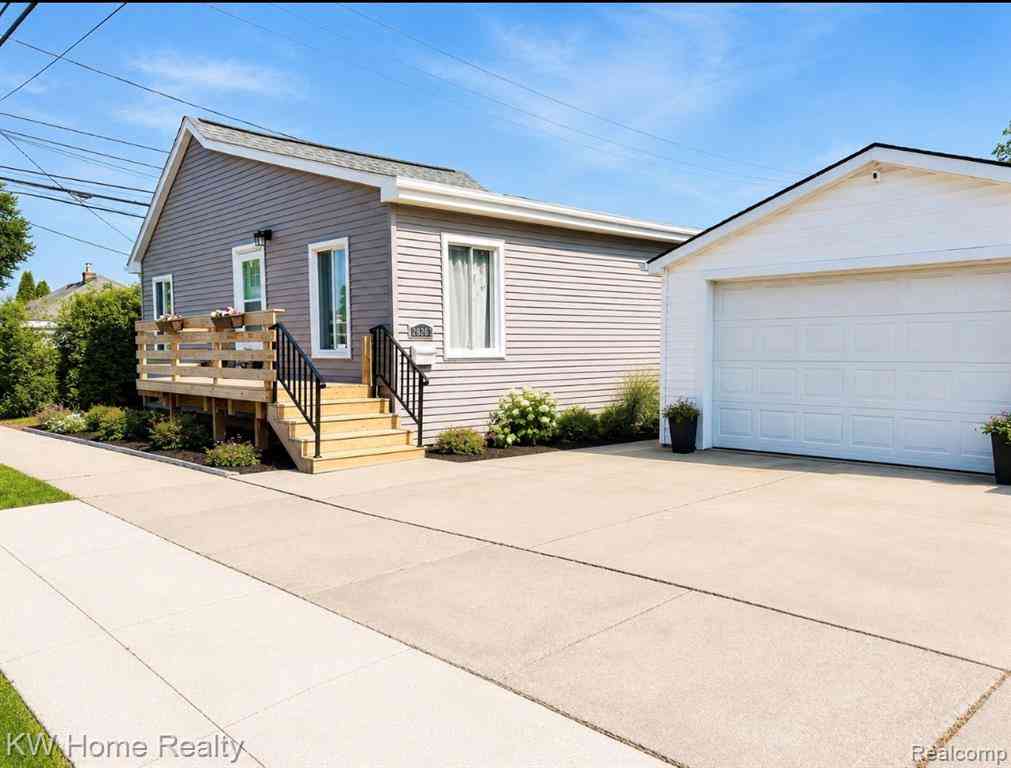 Homes For Sale - 28260 Felician Street <br/> Macomb County, Roseville, MI 48066