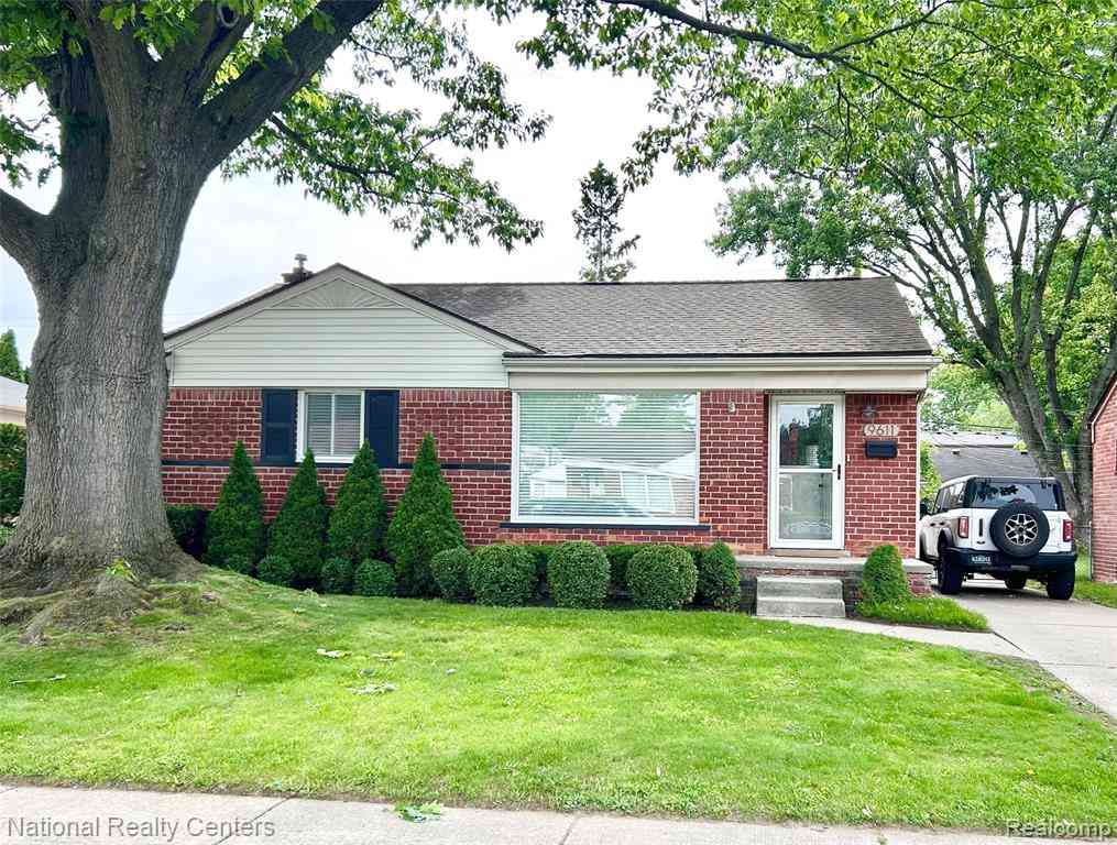 Homes For Sale - 9611 Deering Street <br/> Livonia, MI 48150