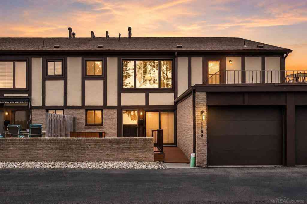 Condo For Sale - 1102 Country Club Drive <br/> Saint Clair Shores, MI 48082