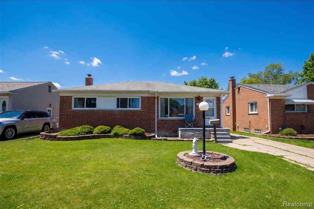 Homes For Sale - 529 Cardwell Street <br/> Garden City, MI 48135