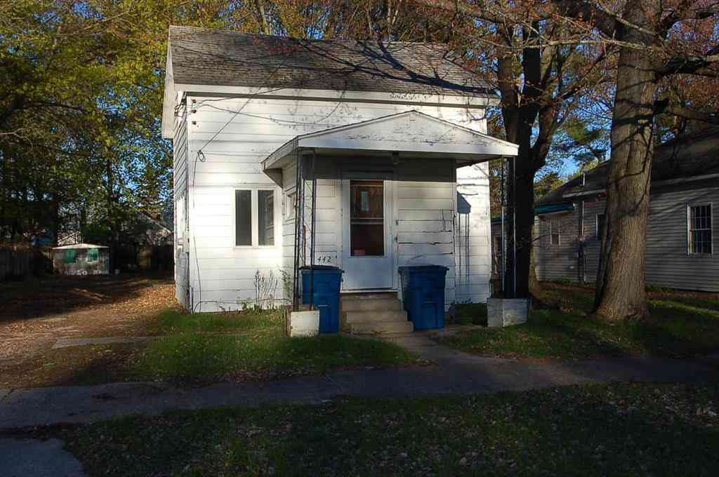 Homes For Sale - 442 Boon Street <br/> Cadillac, MI 49601
