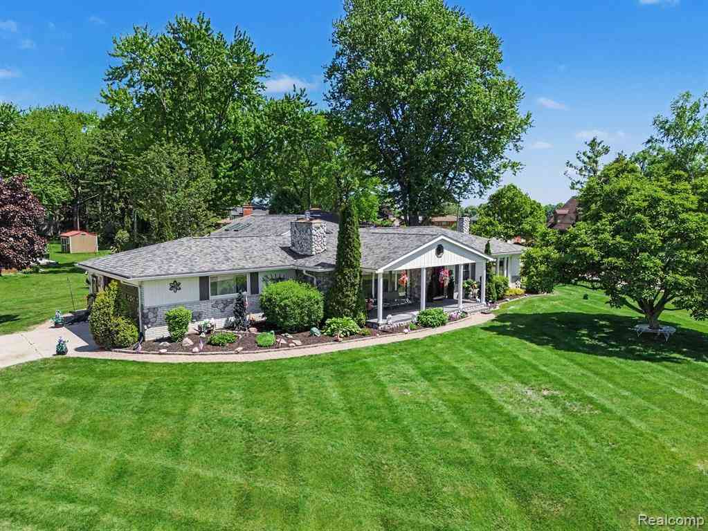 Homes For Sale - 3124 Saint Jude Drive <br/> Oakland County, Waterford, MI 48329