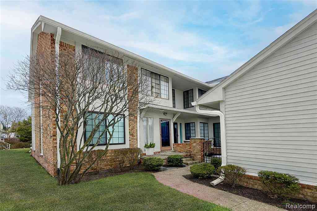 Condo For Sale - 6011 Pebble Lane Court <br/> West Bloomfield, MI 48322