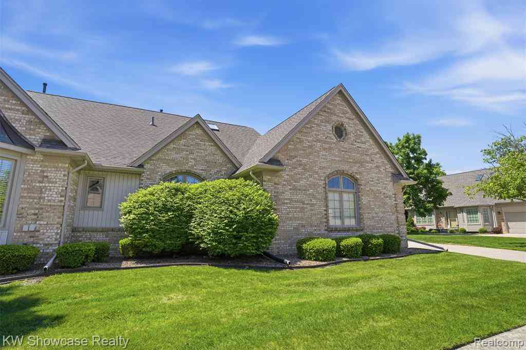 Condo For Sale - 54519 Cambridge Drive <br/> Shelby Twp, MI 48315