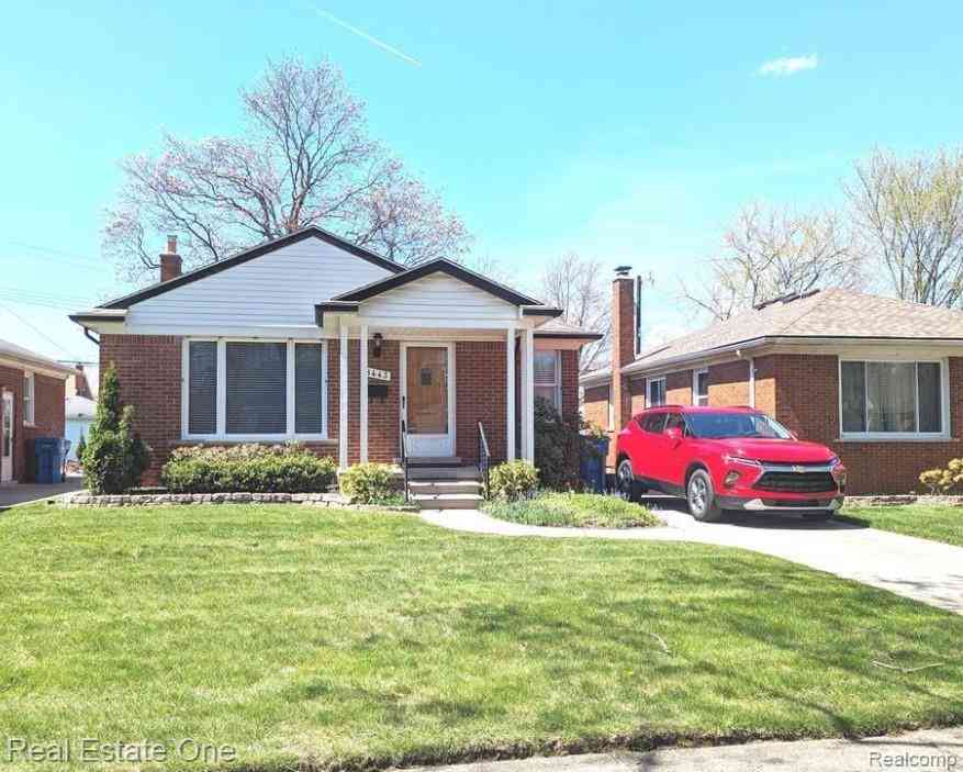Homes For Sale - 8443 Riverdale Street <br/> Dearborn Heights, MI 48127
