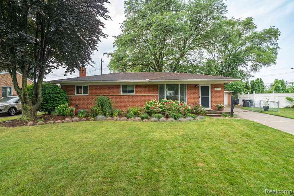 Homes For Sale - 13961 Lyons Street <br/> Livonia, MI 48154