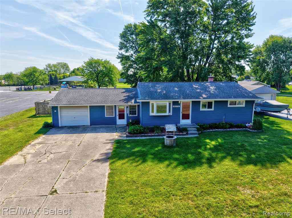 Homes For Sale - 4075 Bristolwood Drive <br/> Flint, MI 48507