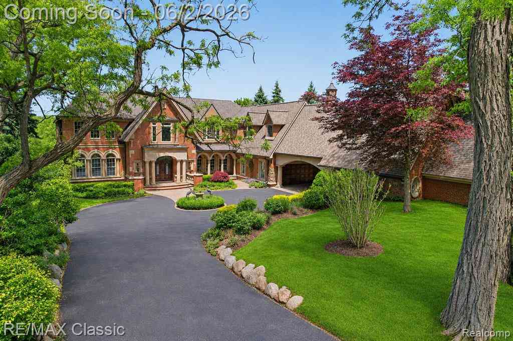 Homes For Sale - 2360 Private Drive <br/> Oakland County, Waterford, MI 48329