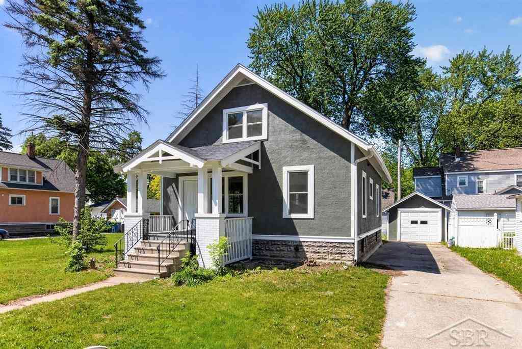 Homes For Sale - 2407 Fairview Street <br/> Bay City, MI 48708