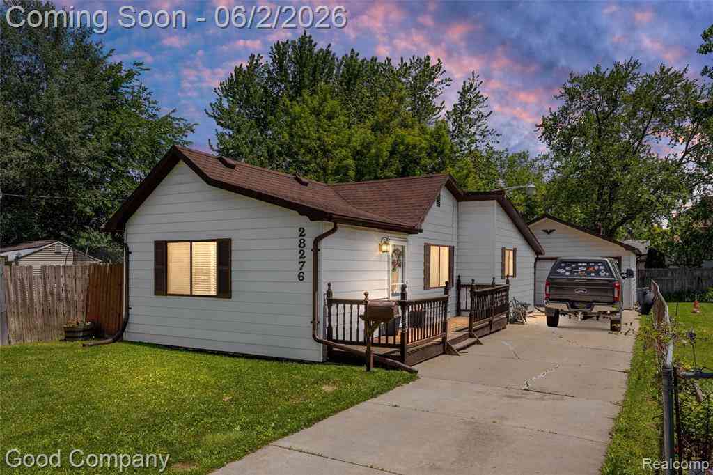 Homes For Sale - 28276 Ginley Street <br/> Macomb County, Roseville, MI 48066