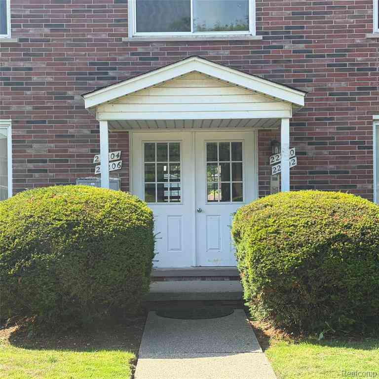 Condo For Sale - 22204 E 11 Mile Road <br/> Saint Clair Shores, MI 48081