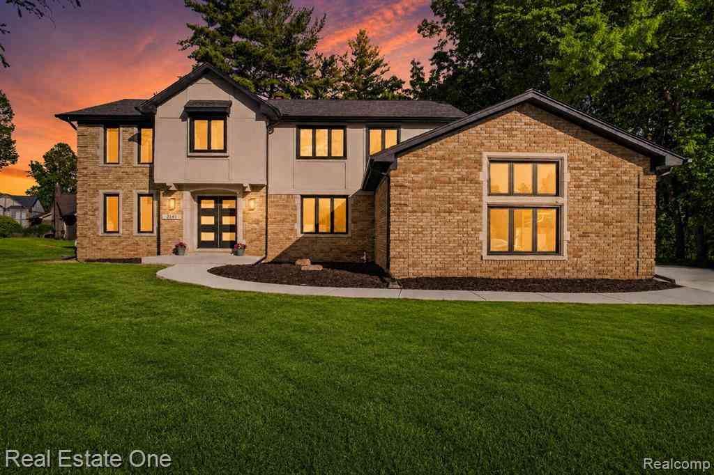 Homes For Sale - 2141 Hickory Leaf Court N N<br/> Rochester, MI 48309