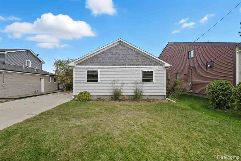 Homes For Rent - 37752 Huron Pointe Drive <br/> Harrison Township, MI 48045