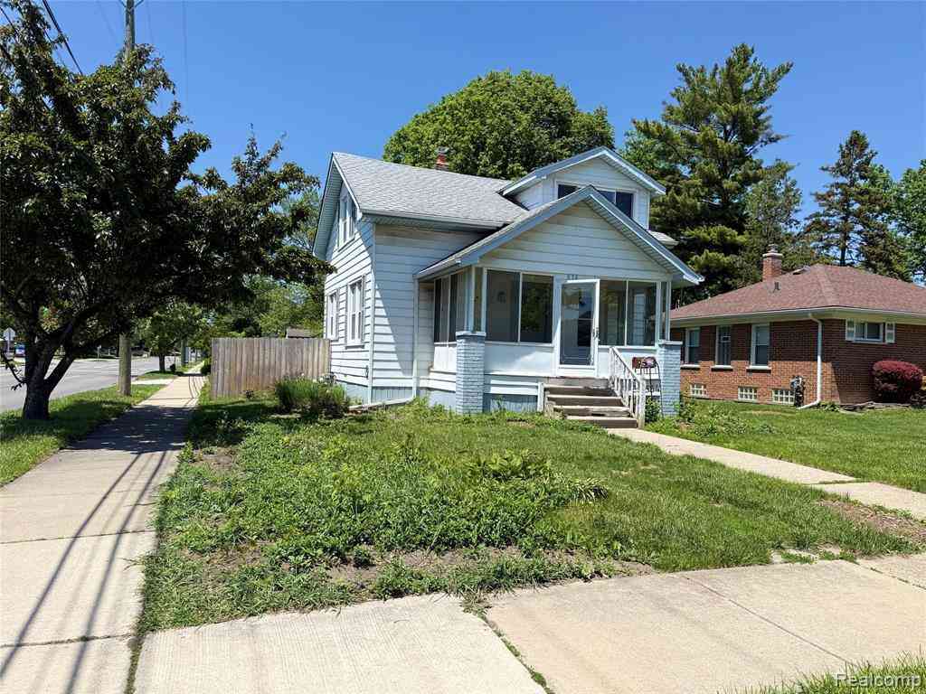 Homes For Sale - 834 W Houstonia Avenue <br/> Royal Oak, MI 48073