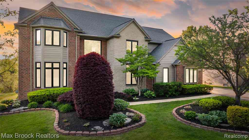 Homes For Sale - 6664 Apple Blossom Trail <br/> West Bloomfield, MI 48322