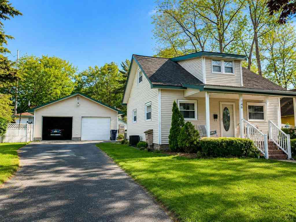 Homes For Sale - 146 E Sixteenth Street <br/> Traverse City, MI 49684