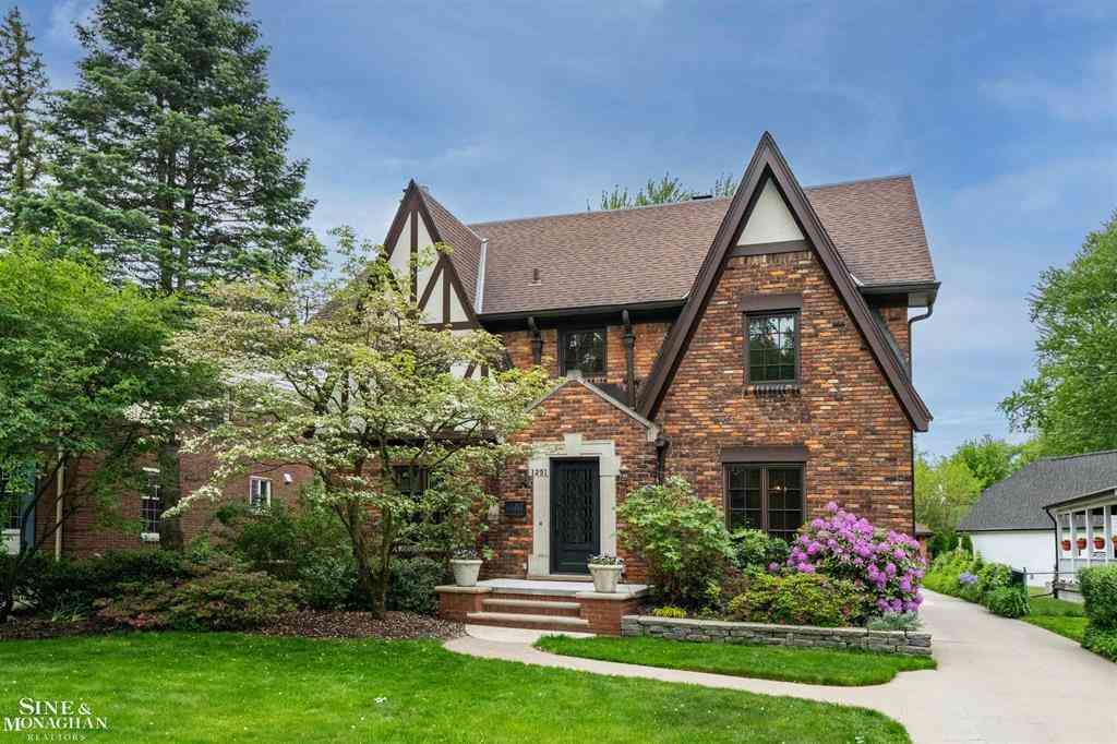 Homes For Sale - 1251 Yorkshire Road <br/> Grosse Pointe Park, MI 48230