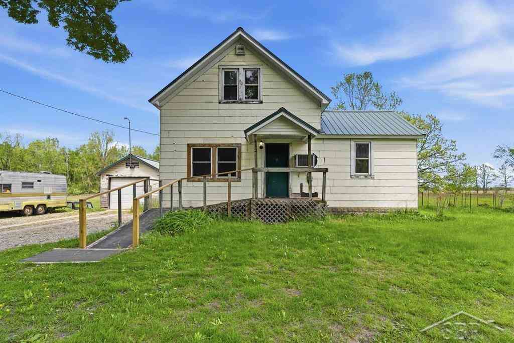 Homes For Sale - 412 W Almeda Beach Road <br/> Pinconning, MI 48650