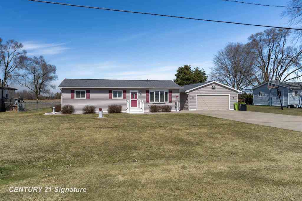 Homes For Sale - 1600 Hotchkiss Road <br/> Freeland, MI 48623