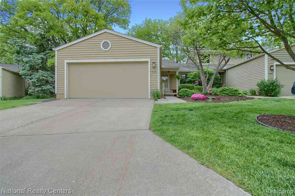 Condo For Sale - 713 Woodcreek Circle  #26<br/> Saline, MI 48176