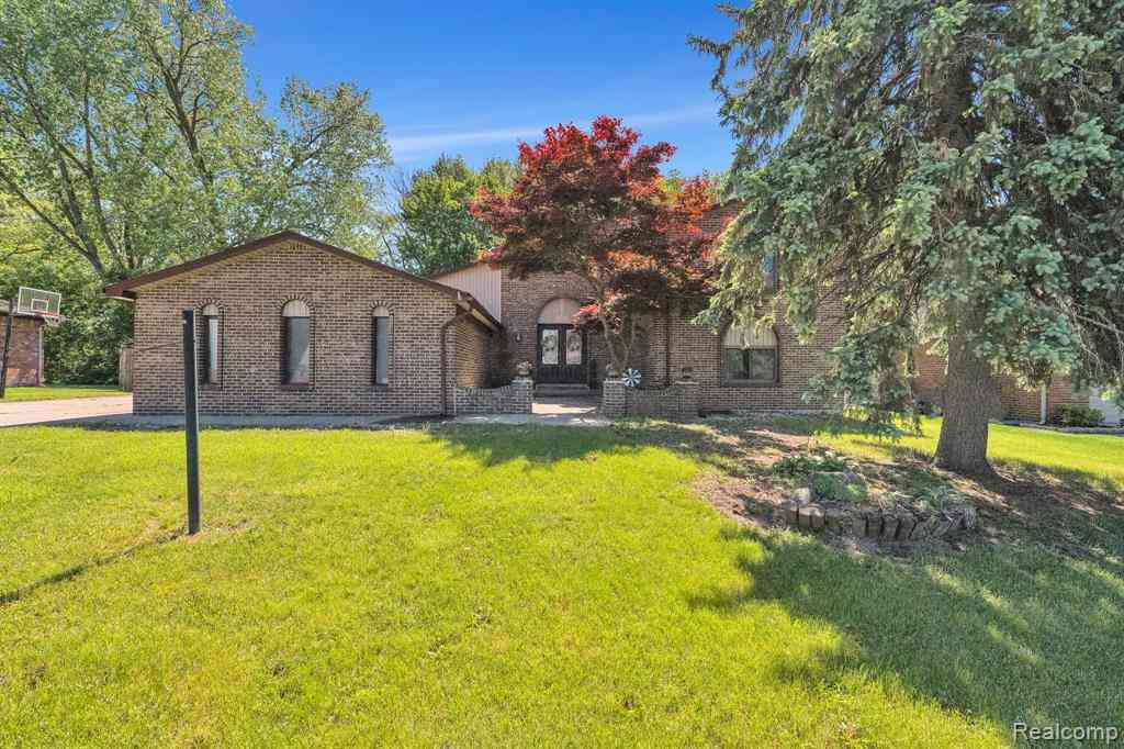 Homes For Sale - 18823 Millar Road <br/> Clinton Township, MI 48036
