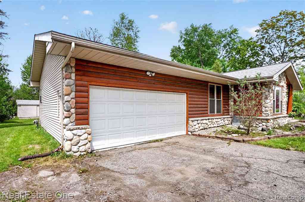 Homes For Sale - 8391 E Court Street <br/> Davison, MI 48423