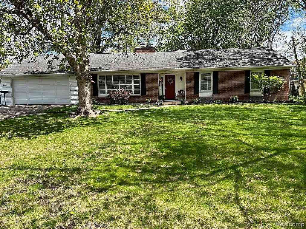 Homes For Sale - 2507 Carlyle Drive <br/> Kalamazoo, MI 49008