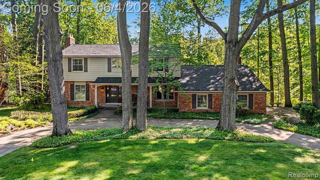 Homes For Sale - 22586 N Nottingham Drive <br/> Oakland County, Beverly Hills, MI 48025