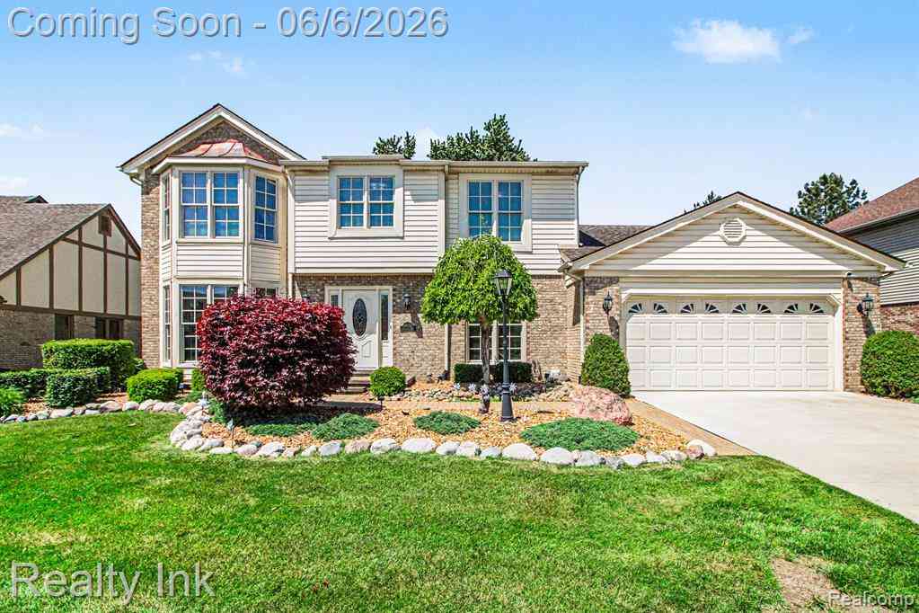 Homes For Sale - 18535 Queensbury Drive <br/> Livonia, MI 48152