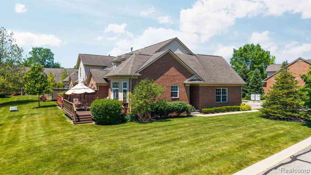 Condo For Sale - 48523 Oak Bridge Drive <br/> Canton, MI 48188