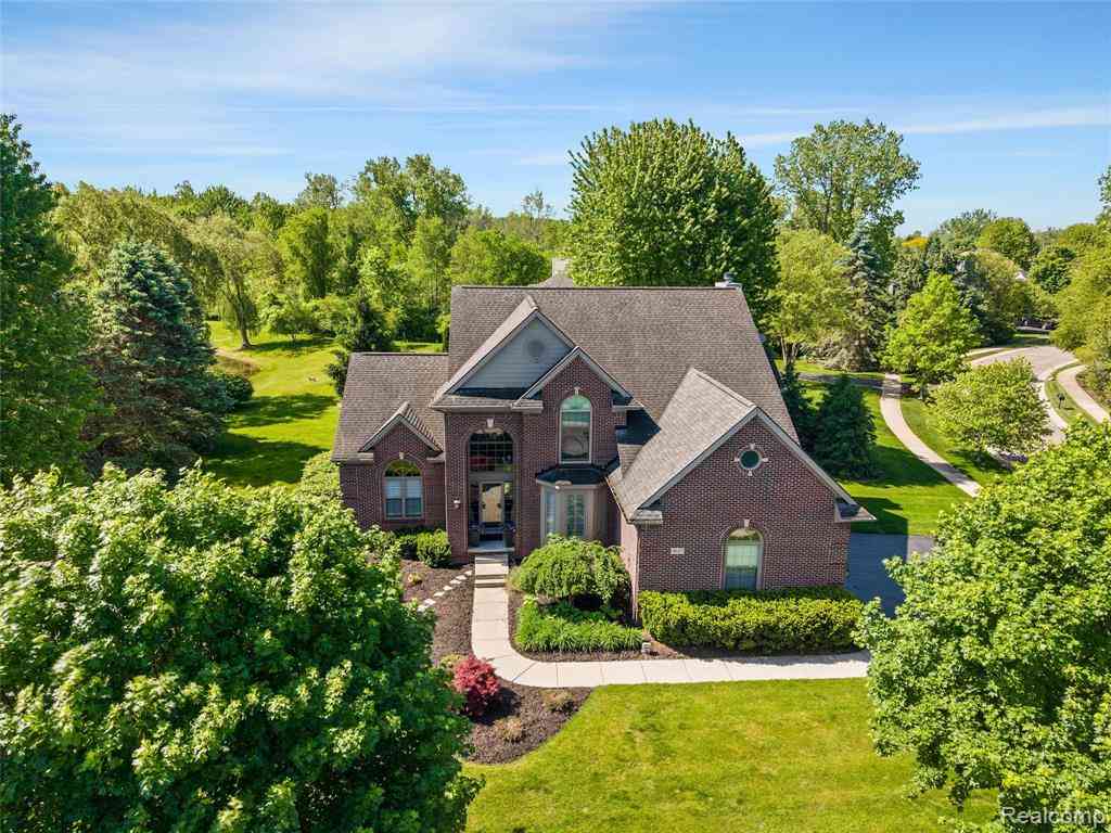 Homes For Sale - 4617 Waterbury Drive <br/> Oakland County, Clarkston, MI 48348