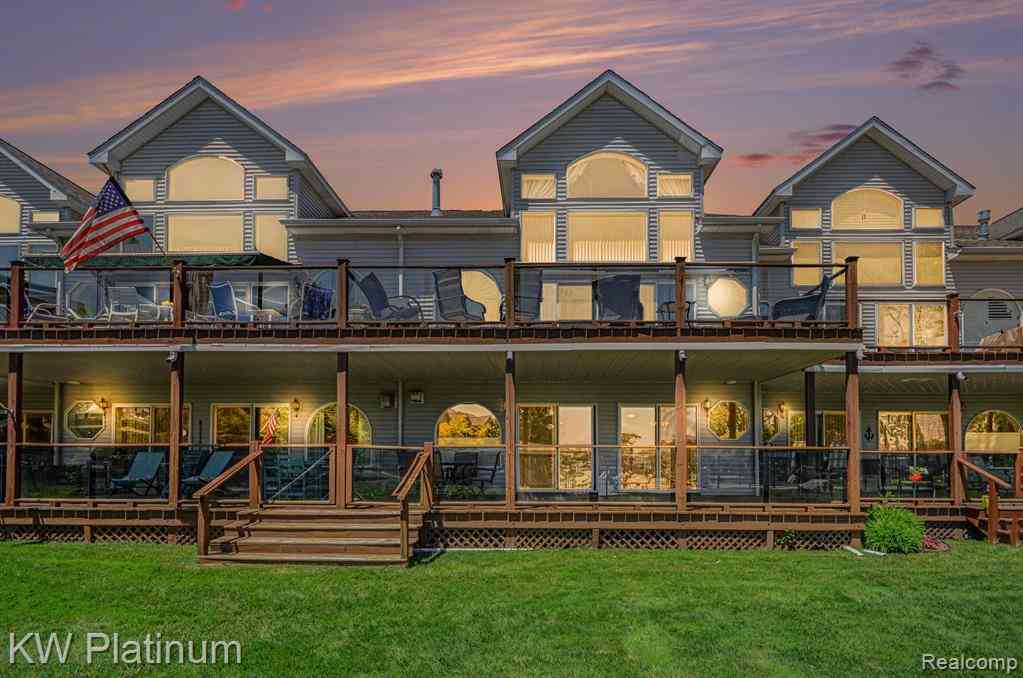 Condo For Sale - 37860 Jefferson Avenue <br/> Harrison Township, MI 48045