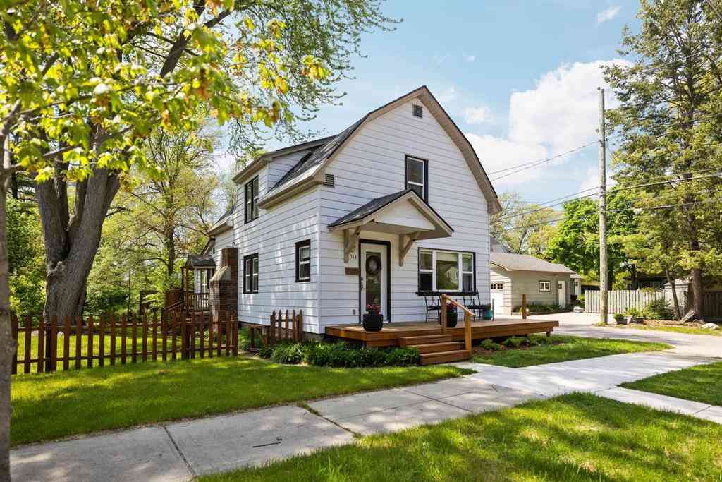 Homes For Sale - 314 Barlow Street <br/> Traverse City, MI 49686